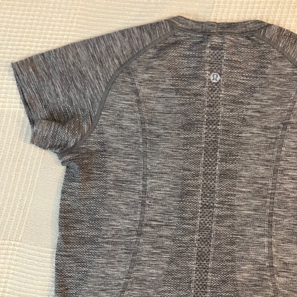 Lululemon Swift Stride Short Sleeve Shirt Gray Womens Size 8 Running Top Tee - Picture 6 of 6